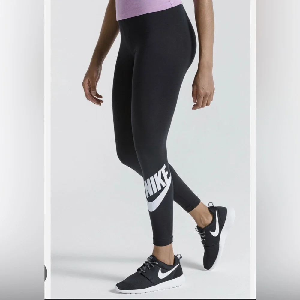 Nike Sportswear Essential High Rise Leggings - Picture 1 of 10